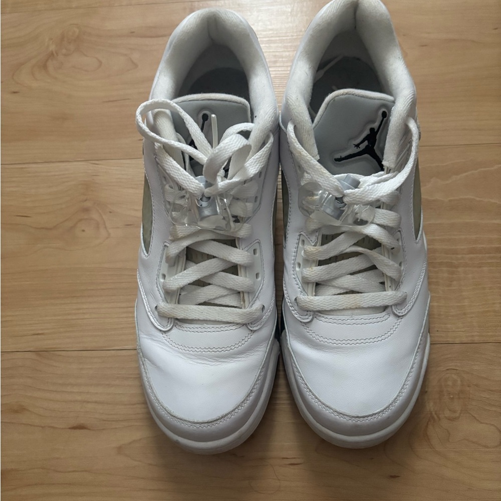 Wmns Jordan 5 Retro Low Metallic White 2006